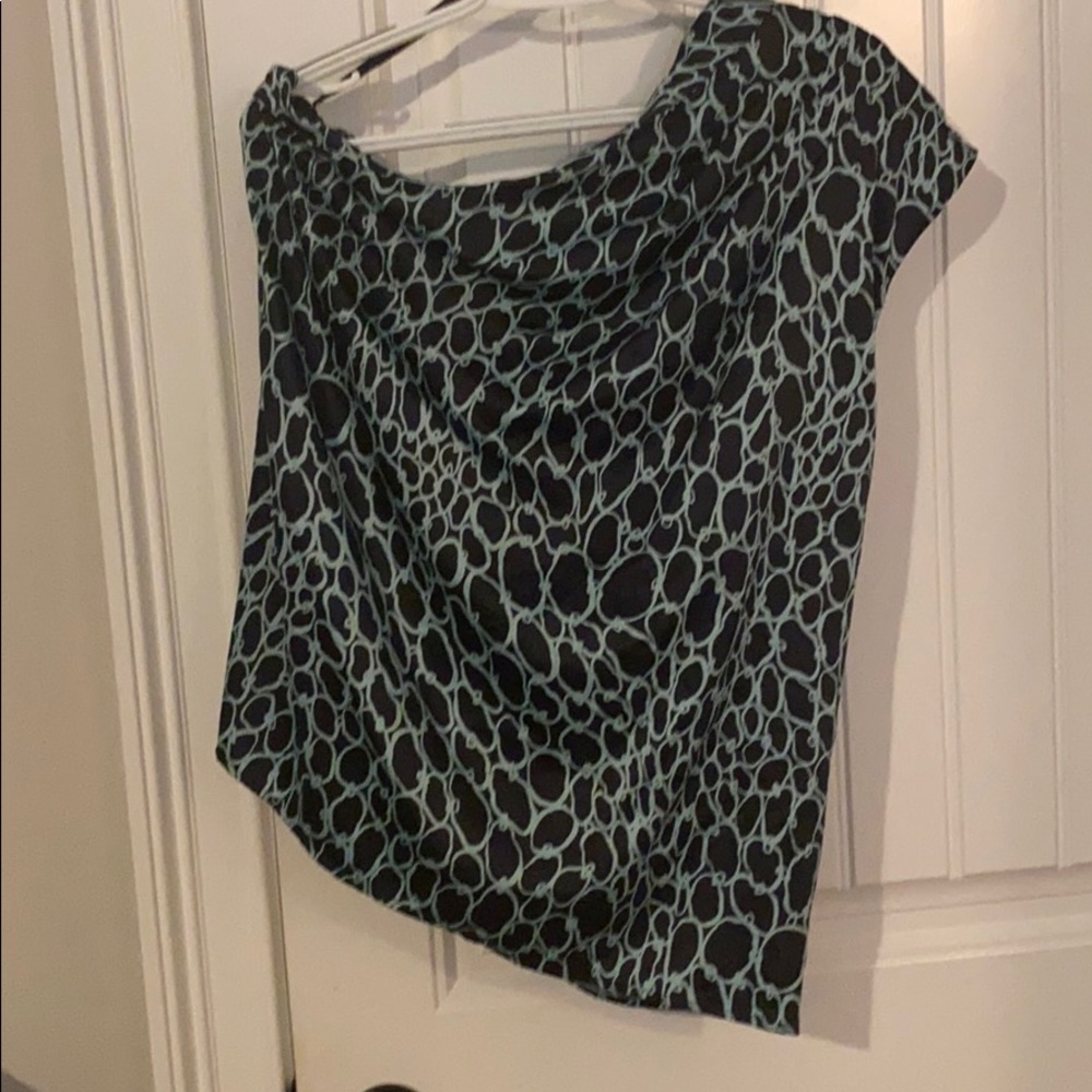 One shoulder top